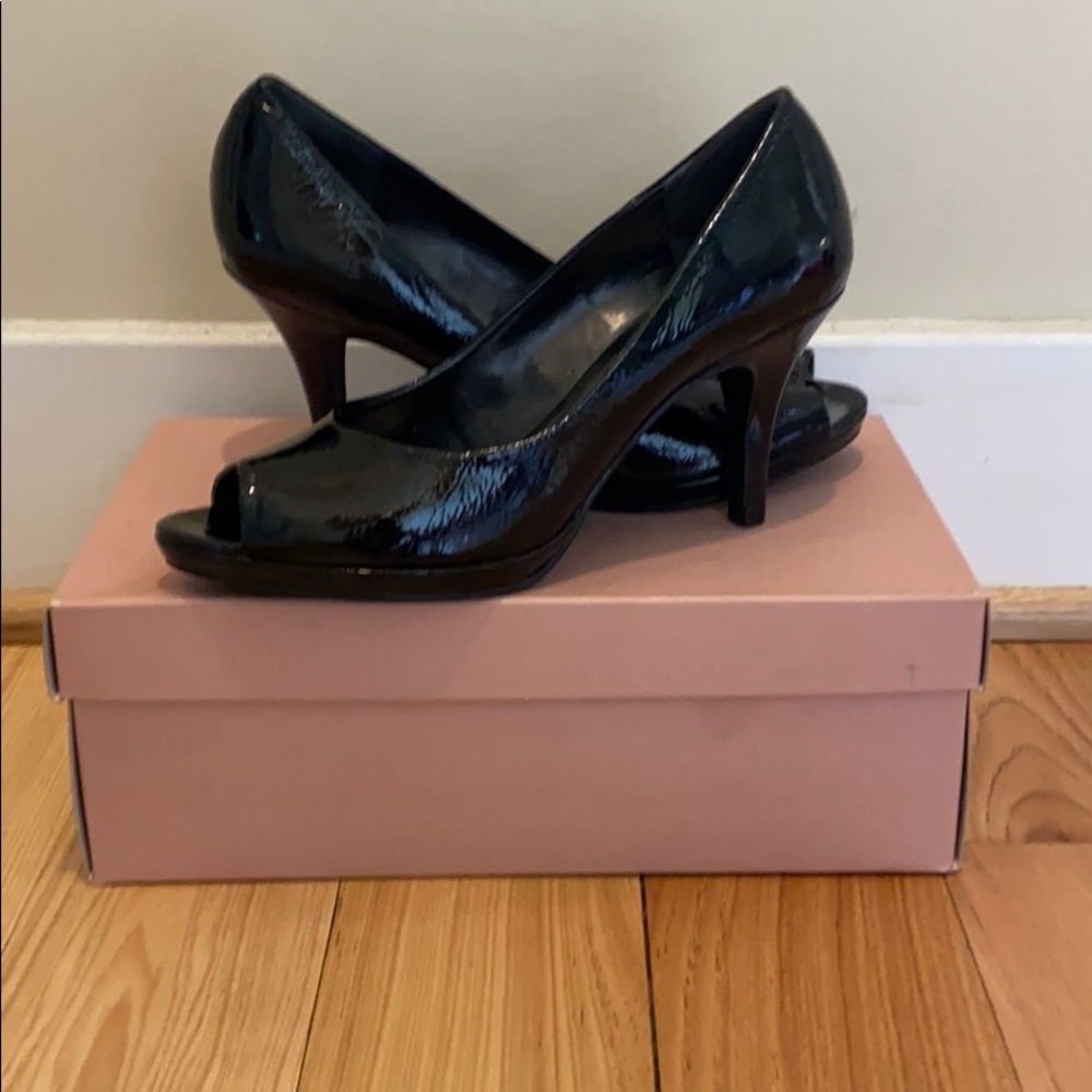 black high heels with a free heavenly heal cushion
